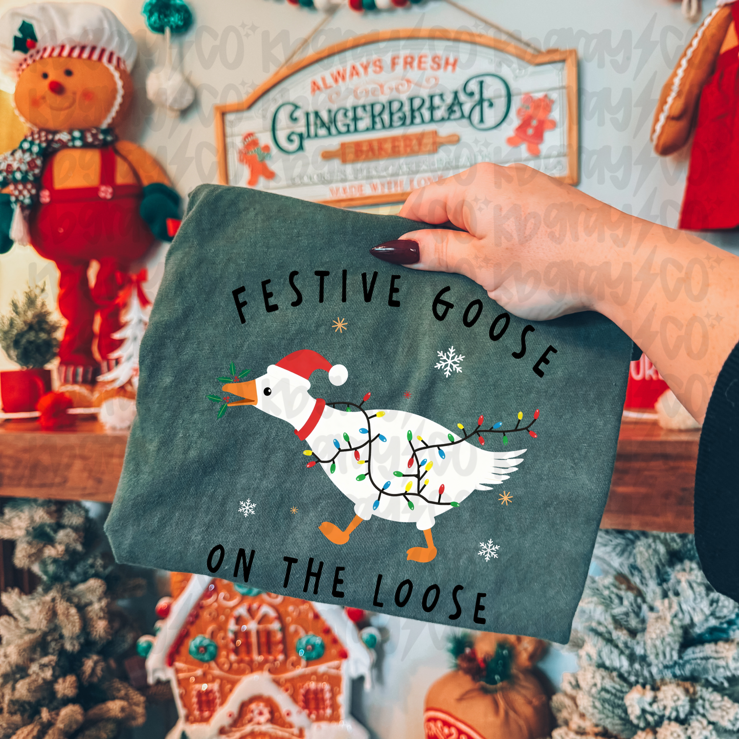 Festive Goose on the Loose